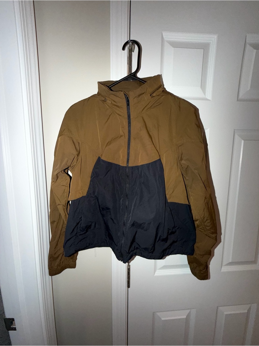 Women's Lululemon Two-Tone Brown and Black Windbreaker